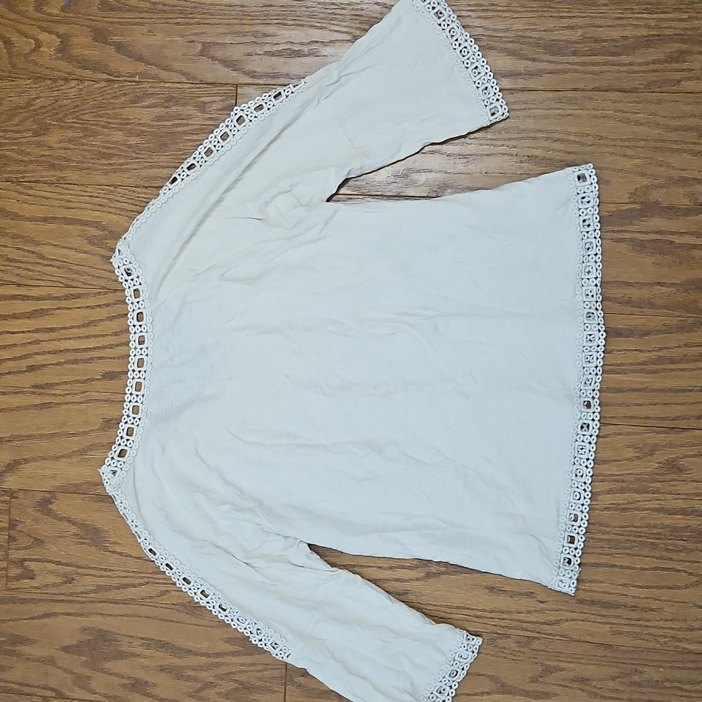 Chicos cream colored embroidered top in size M - Picture 4 of 6